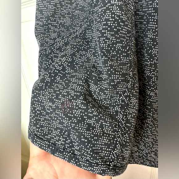 LULULEMON 12 Tracker Shorts in Sound Wave Polka Dot Pattern Black White Running - Picture 11 of 13